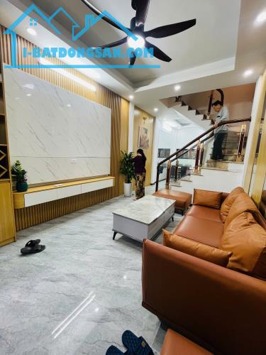 Cho thuê nhà Đại Từ Full đồ 4 tầng x 40m2, 4 ngủ, 12 Triệu Full đồ ở gia đình vào ngay
