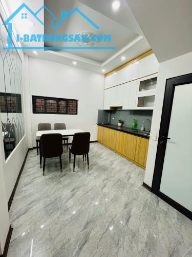 Cho thuê nhà Đại Từ Full đồ 4 tầng x 40m2, 4 ngủ, 12 Triệu Full đồ ở gia đình vào ngay - 1