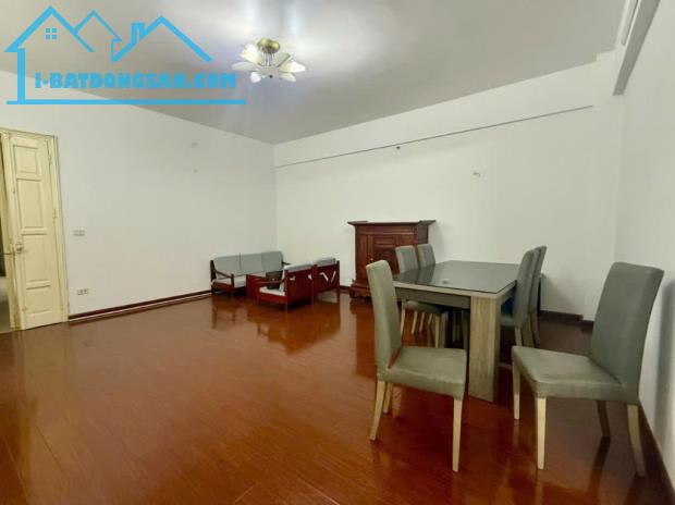 Cho thuê căn hộ 1204 CT4-5 Yên Hoà – Cầu Giấy, mặt đường Dương Đình Nghệ, 13 triệu/tháng