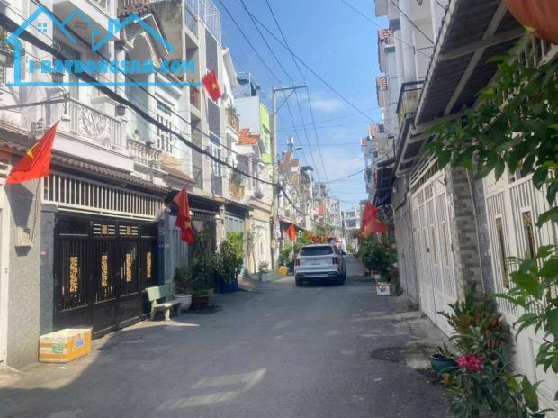 Bán nhà mặt tiền xe hơi tại TT Nhà Bè -  Diện tích: 4,3m x 12m - Giá chỉ: 4 TỶ 950 - 1