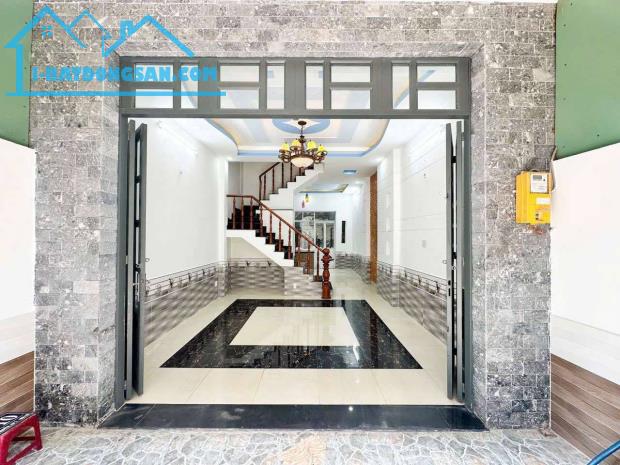 Bán nhà mặt tiền xe hơi tại TT Nhà Bè -  Diện tích: 4,3m x 12m - Giá chỉ: 4 TỶ 950 - 2