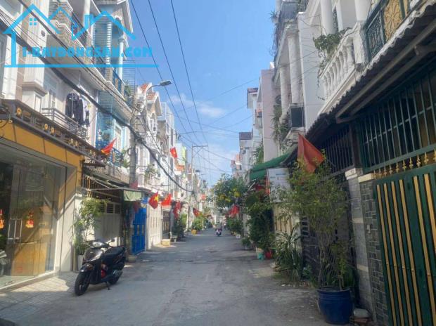 Bán nhà mặt tiền xe hơi tại TT Nhà Bè -  Diện tích: 4,3m x 12m - Giá chỉ: 4 TỶ 950 - 3