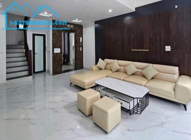 HIẾM-BÁN NHÀ PHÙNG CHÍ KIÊN – ĐÔNG QUAN, 40m, 6 TẦNG, THANG MÁY