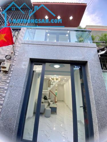 Nhà 2 tầng mới, nở hậu đối diện trường học Khánh Bình Âu Dương Lân P3Q8. Giá 3,89 tỷ TL