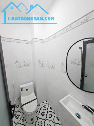 Nhà 2 tầng mới, nở hậu đối diện trường học Khánh Bình Âu Dương Lân P3Q8. Giá 3,89 tỷ TL - 3