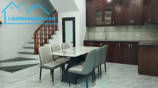Bán nhà Bà Triệu, Hà Đông, 2 mặt thoáng, ô tô đỗ cửa, cách 1 nhà ra mặt phố, DT38m2 5T 4PN - 3