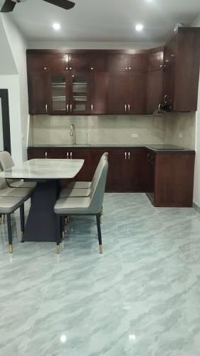 Bán nhà Bà Triệu, Hà Đông, 2 mặt thoáng, ô tô đỗ cửa, cách 1 nhà ra mặt phố, DT38m2 5T 4PN - 4
