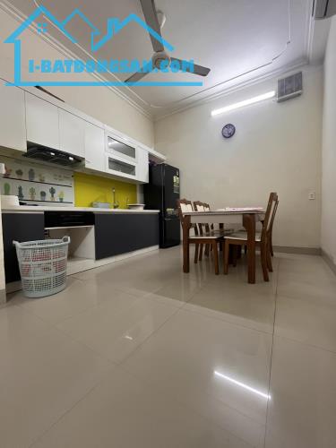 NHÀ ĐẸP TRẦN THÁI TÔNG CẦU GIẤY 40M*5T 10 TỶ , MẶT NGÕ THÔNG,BA GÁC TRÁNH NHAU, KINH DOANH - 1