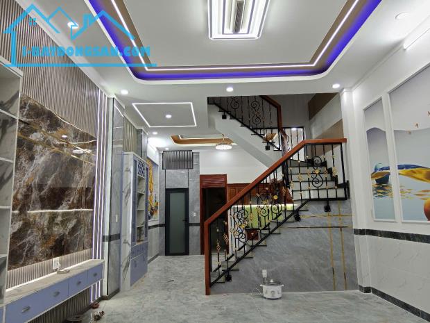 Nhà sr hoàn công 3 tỷ/61 m2/1 lầu 1 trệt mới xây sát CTY Pouchen - 1