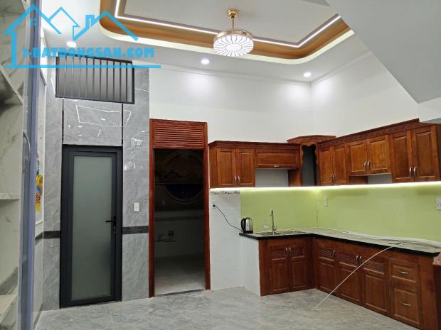 Nhà sr hoàn công 3 tỷ/61 m2/1 lầu 1 trệt mới xây sát CTY Pouchen - 2