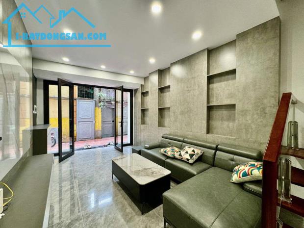 DÂN XÂY Đàm Quang Trung 45m,4 tầng,full nội thất,gần phố,ô tô đỗ cổng,chỉ hơn 8 tỷ
