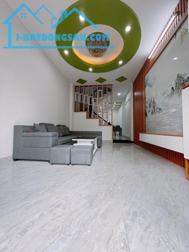 Bán nhà phố Mai Động, Hoàng Mai 43m, 4 tầng. Giá: 8.5 tỷ. LH: 0937158386