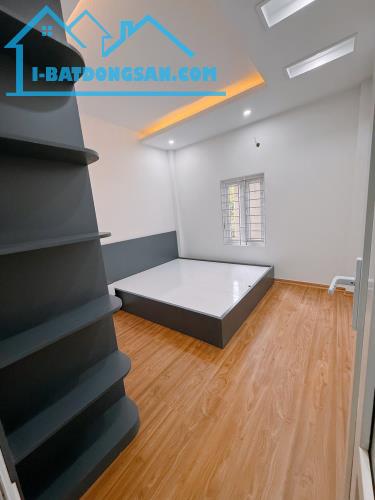 Bán nhà phố Mai Động, Hoàng Mai 43m, 4 tầng. Giá: 8.5 tỷ. LH: 0937158386 - 3