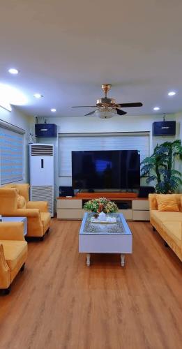 BÁN GẤP NHÀ 4 TẦNG PHỐ KIM MÃ.DT:45M2.NHÀ CÒN MỚI VỀ Ở ĐƯỢC LUÔN.NGÕ TRƯỚC NHÀ Ô TÔ TRÁNH.