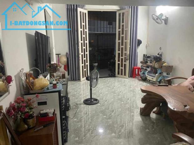 NHÀ GIÁ TỐT ĐÔNG HƯNG THUẬN – SHR – LÔ GÓC 2 MẶT THOÁNG –HẺM XE 3 GÁC CHẠY VÒNG – CHỈ - 1
