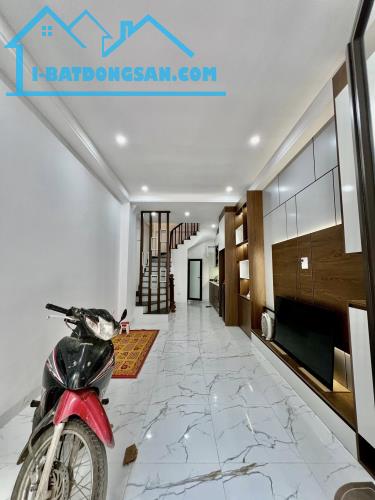Giá Siêu Rẻ! Nhà Mới Định Công-40m2x5T-Ô Tô Ngay Cửa-Chỉ 6.5 Tỷ-Lô góc.