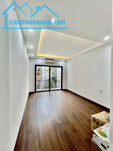 Giá Siêu Rẻ! Nhà Mới Định Công-40m2x5T-Ô Tô Ngay Cửa-Chỉ 6.5 Tỷ-Lô góc. - 2