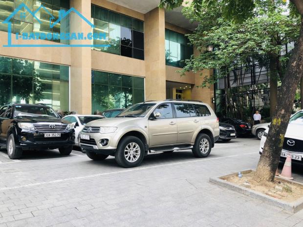 Bán Nhà Mặt Phố Láng Hạ. Đống Đa. Ô Tô. Vỉa Hè. DT 120m2. MT 5,4m. 5 Tầng. Giá 59,8 Tỷ.
