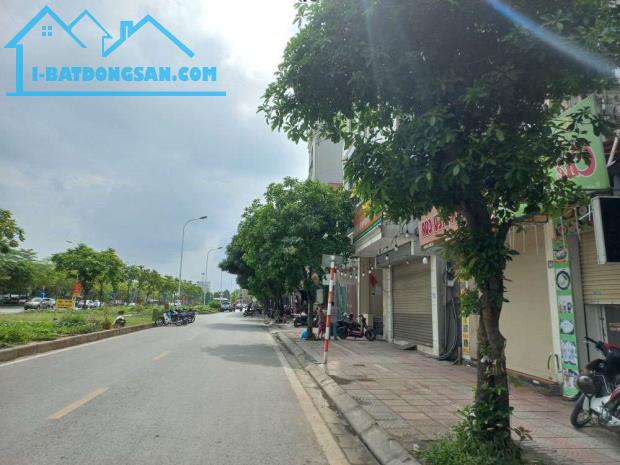 Bán nhà mặt phố Cổ Linh, Long Biên vỉa hè oto tránh kinh doanh sầm uất 155m, mặt tiền: 6m