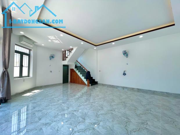 Bán nhà mới xây 79,5m2 đường Mai An Tiêm, Nha Trang - 1