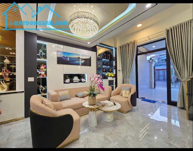 + Nhà 3 tầng mới xây nội thất châu âu siêu đẹp, Biển Nguyễn Tất Thành 100m, khu bãi tắm