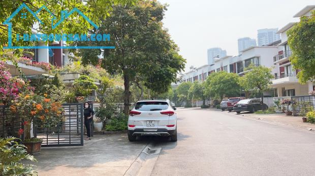 Khu Đô Thị Mới Đại Kim 75m2 - 5 Tầng - Hơn 20 tỷ - 3 Làn Ô tô tránh, Vỉa hè rộng.
