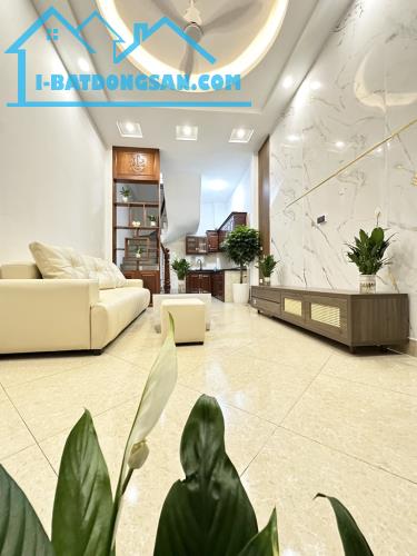 BÁN NHÀ 30M2*5 TẦNG Ô TÔ ĐỖ CỬA - HOÀNG MAI- HÀ NỘI - 1