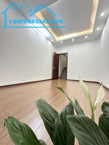 BÁN NHÀ 30M2*5 TẦNG Ô TÔ ĐỖ CỬA - HOÀNG MAI- HÀ NỘI - 3