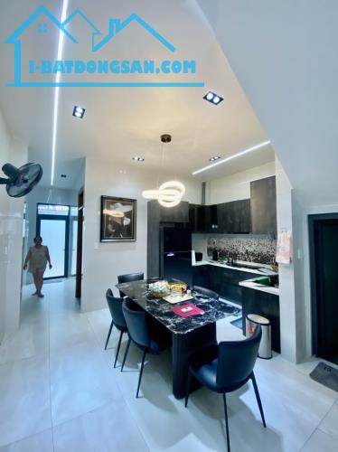 Bán nhà 80m², 5PN, 5WC, 4 tầng, Q.9, 7.4 tỷ, sổ hồng - 1
