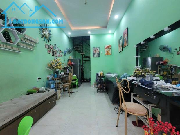 Nhà phố Yên Phúc HĐ 30mx 3T, ô tô đỗ cửa, kinh doanh nhộn nhịp giá 5 tỷ.