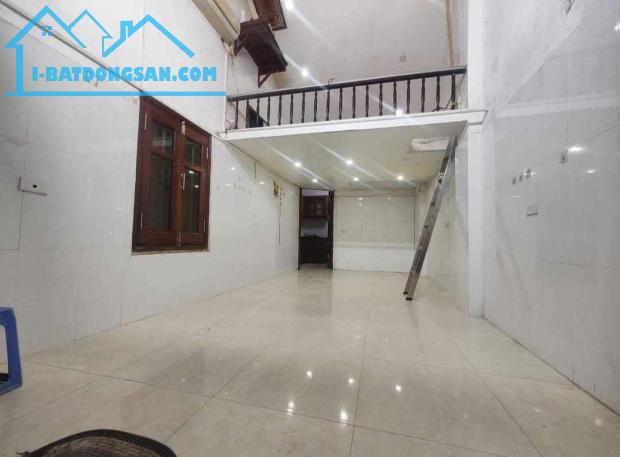 Cho thuê nhà đường Hoàng Hoa Thám, Ba Đình, nhà đẹp lô góc, gần phố chỉ 5.5 tr