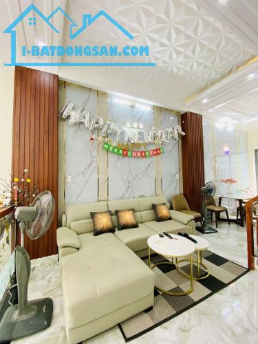 Bán nhà Đào Tông Nguyên Nhà Bè 4 tầng full nội thất chỉ 6.2 tỷ - 2