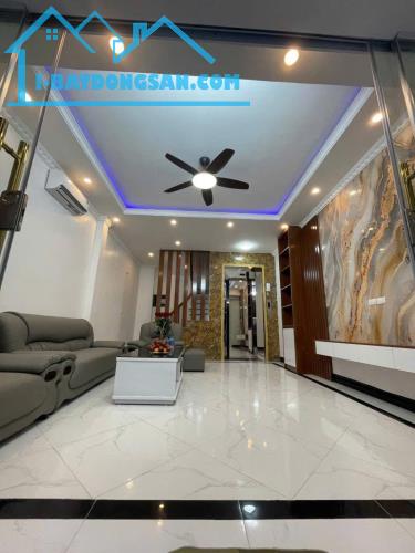 Bán nhà Phạm Văn Đồng, 47m2, phân lô, ô tô, nội thất chủ tặng,  nhỉnh 8tỷ. - 1