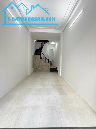 Bán nhà khu 918 , Long Biên 35 m2, 4 tầng , mặt tiền 3,3 m . Giá 11 tỉ