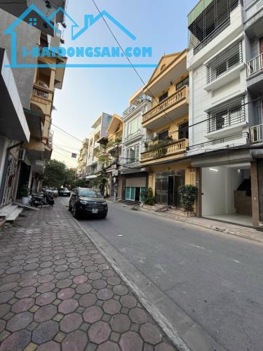 Bán nhà khu 918 , Long Biên 35 m2, 4 tầng , mặt tiền 3,3 m . Giá 11 tỉ - 2