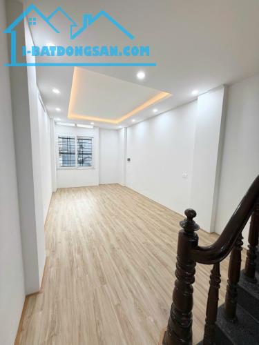 Bán nhà khu 918 , Long Biên 35 m2, 4 tầng , mặt tiền 3,3 m . Giá 11 tỉ - 3