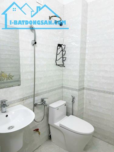 Bán nhà khu 918 , Long Biên 35 m2, 4 tầng , mặt tiền 3,3 m . Giá 11 tỉ - 4