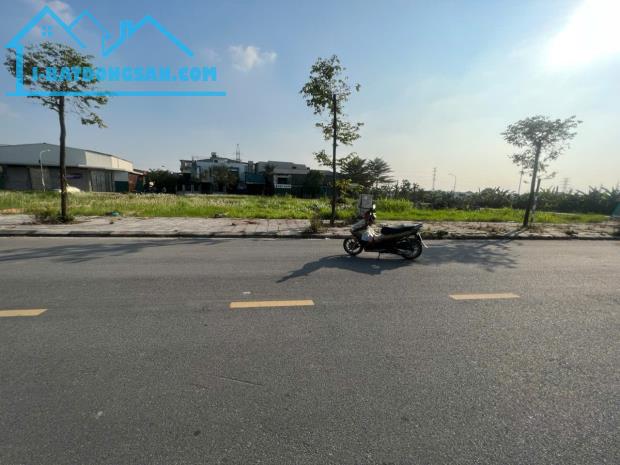 Đất nền tại Bảo Long New City, Hương Mạc, Từ Sơn, Bắc Ninh đang có giá 4,1 tỷ. Diện tích - 2