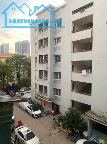 Nhà Tập thể Tầng 5; Khu ĐTM Nghĩa Đô (118.8 Nguyễn Khánh Toàn). 36/50m; Tầng 5; Giá 3 tỷ