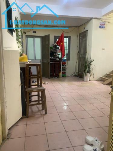 Nhà Tập thể Tầng 5; Khu ĐTM Nghĩa Đô (118.8 Nguyễn Khánh Toàn). 36/50m; Tầng 5; Giá 3 tỷ - 1