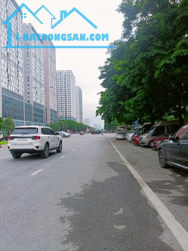 Bán nhà Xuân La: 77m, 4 tầng, giao thông thuận tiện, oto tránh