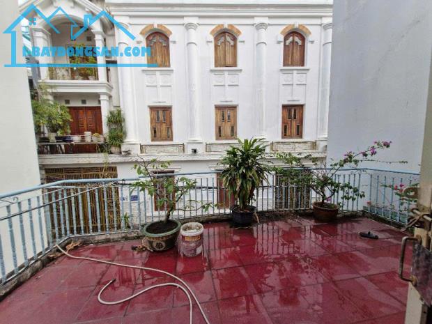 "Bán Nhà 2 tầng - Đường Số 6- Tăng Nhơn Phú B- Quận 9 . Giá nhỉnh:6.x tỷ (TL).Diện tích đấ - 1