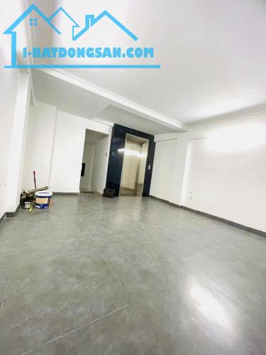 Tòa văn phòng Vũ Tông Phan, Ô tô, dt 43m 7 tầng TM 4.6m mặt, Giá 16 tỷ. Lh 0796193699 - 4