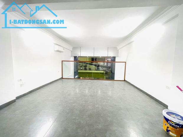 Tòa văn phòng Vũ Tông Phan, Ô tô, dt 43m 7 tầng TM 4.6m mặt, Giá 16 tỷ. Lh 0796193699 - 5