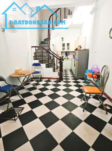 HƠN 3TỶ - 22m2 - 4 TẦNG - 3 NGỦ - SỔ RIÊNG - TRƯỚC NHÀ RỘNG 2M - MẤY BƯỚC RA MẶT PHỐ