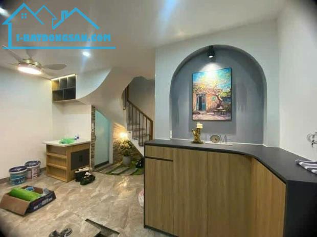 Ngọc Hà 35m2 x 7 tầng thang máy - Ngõ nông, gần phố.