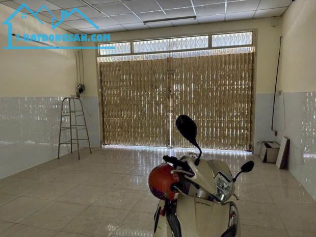 Bán nhà mặt phố Tân Hòa Đông, Q.6, 10 tỷ, sổ hồng - 1