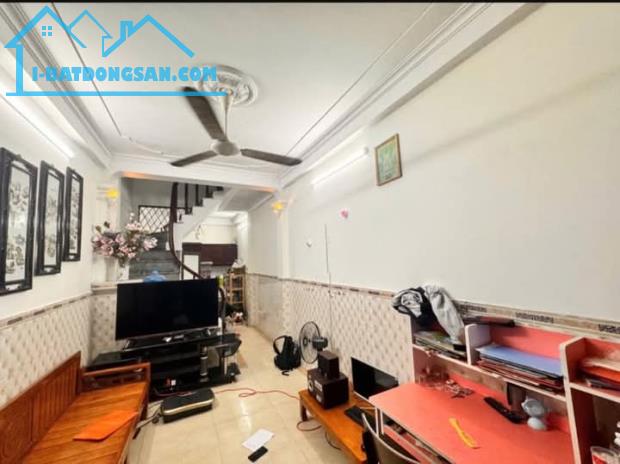🍕 NHÀ DÂN XÂY TÂN MAI 5,6 TỶ/ 30M2/5 TẦNG - NGÕ THÔNG CÁC NGẢ - ĐỦ CÔNG NĂNG.