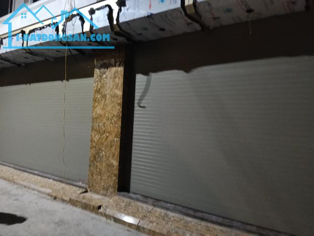 Siêu hiếm Tài chính hơn 10 tỷ có nhà 50m2 phố Hoàng Quốc Việt oto đậu cửa