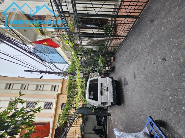 Siêu hiếm Tài chính hơn 10 tỷ có nhà 50m2 phố Hoàng Quốc Việt oto đậu cửa - 1